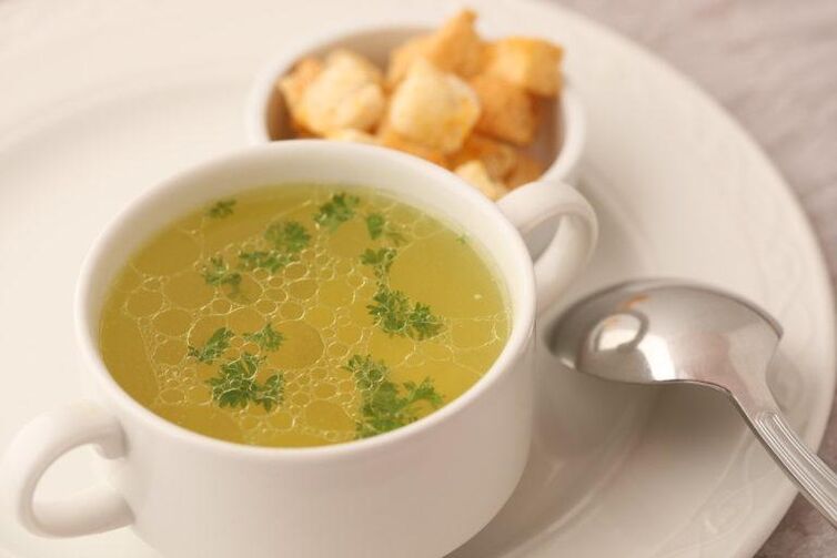 Pileća juha se može konzumirati tijekom trećeg dana dijete sa 6 latica. 