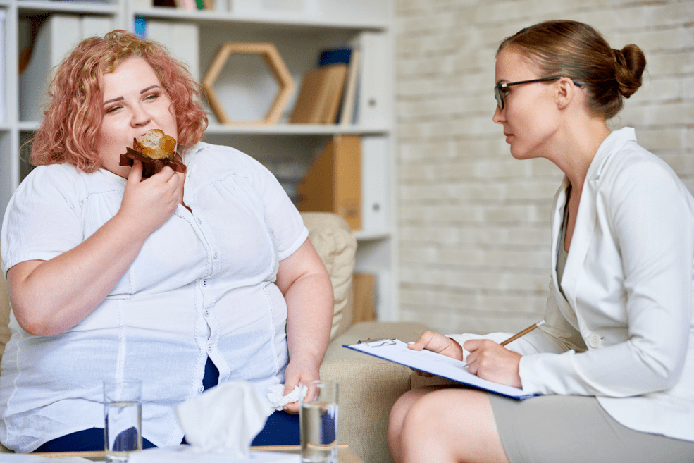Žena s prekomjernom težinom na sastanku kod specijalista